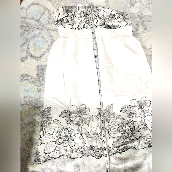 Forever 21 black & white embroidered floral dress Large - Picture 5 of 6